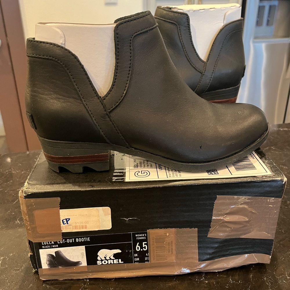 Sorel Lolla cut out bootie